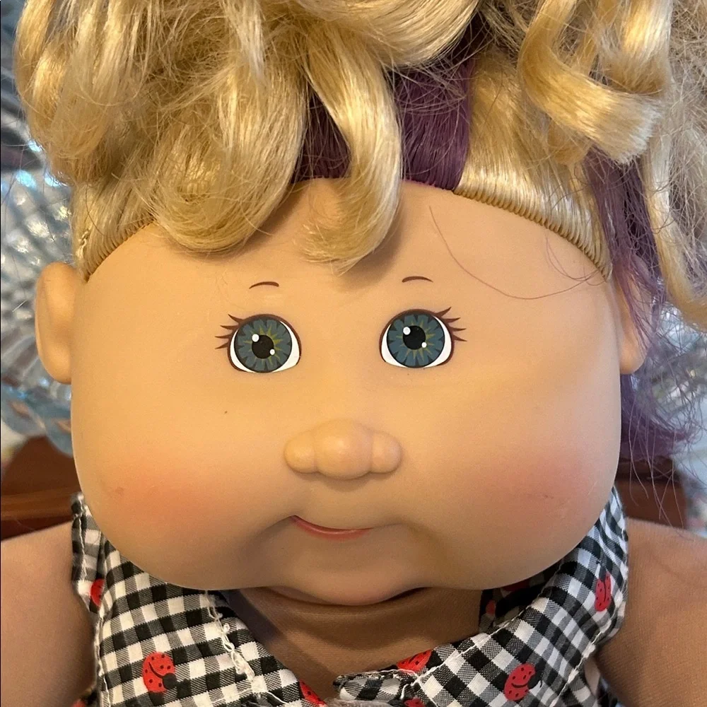 Vintage 2004 Play Along Cabbage Patch Doll with Black and White Top - Picture 2 of 16